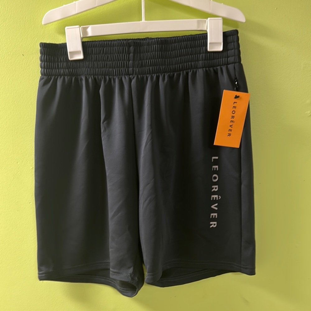 Black Athletic Shorts with Elastic Waistband with zipped pockets